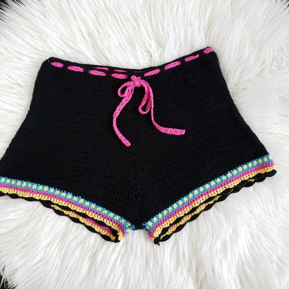 PrettyLittleThing Crochet High Waisted Shorts Black Beach Rainbow Medium - Picture 1 of 9